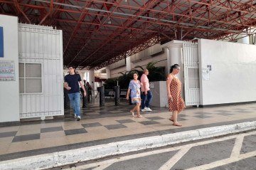 Reta final da votação no DF tem clima tranquilo em colégio da Asa Norte
 -  (crédito: Letícia Mouhamed/CB/DA Press)