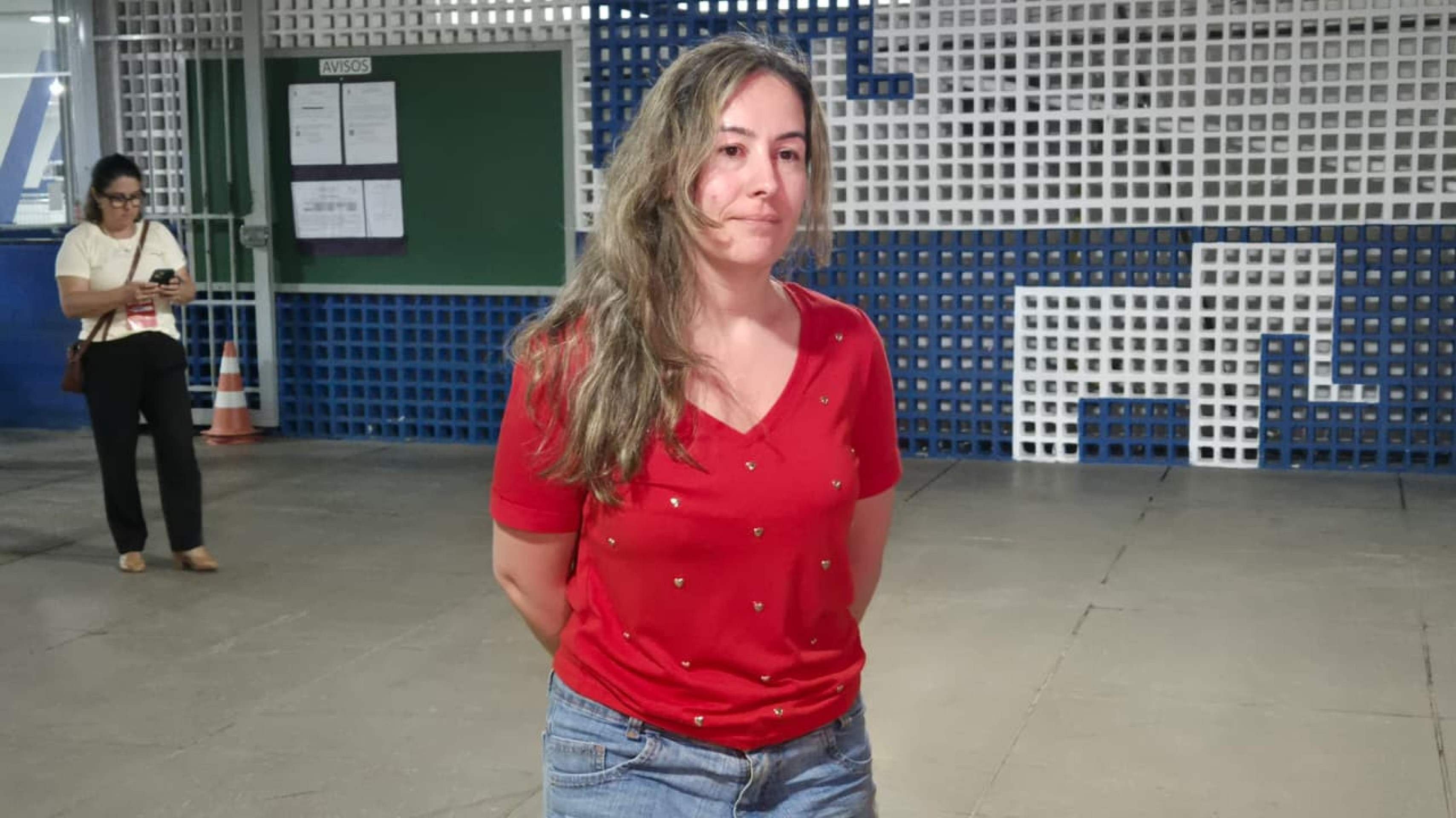 Eleitora consegue votar no Elefante Branco após prorrogação