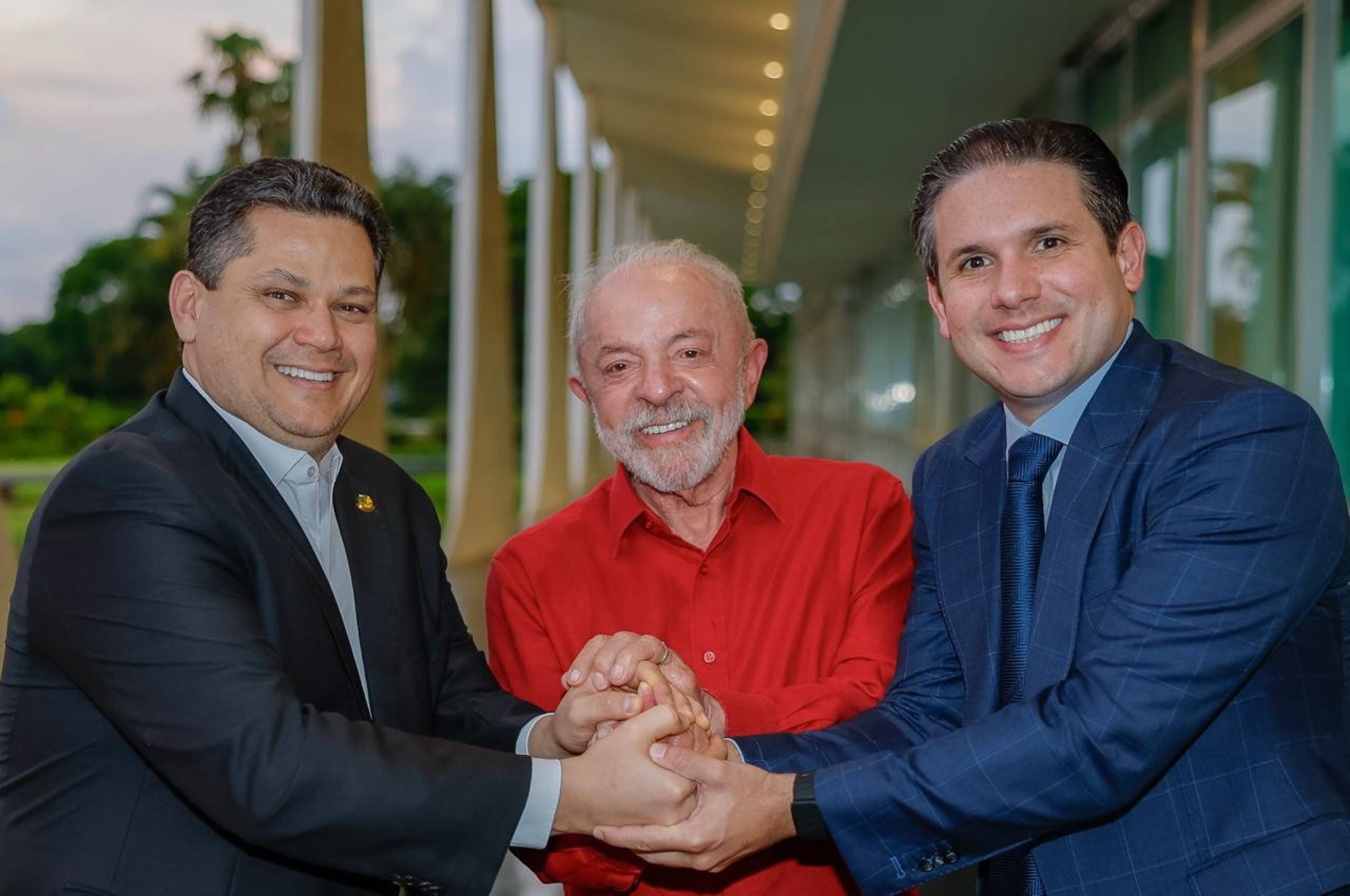 Reeleito, Lula reúne Alcolumbre e Motta no Alvorada