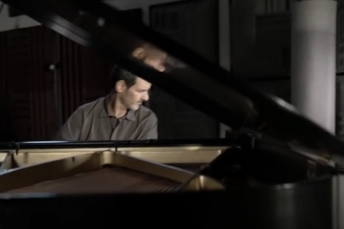 Pianista Agenor Garcia toca com o saxofonista Paco Reinaldet - (crédito: YouTube/ Reprodução) Pianista Agenor Garcia toca com o saxofonista Paco Reinaldet - (crédito: YouTube/ Reprodução)