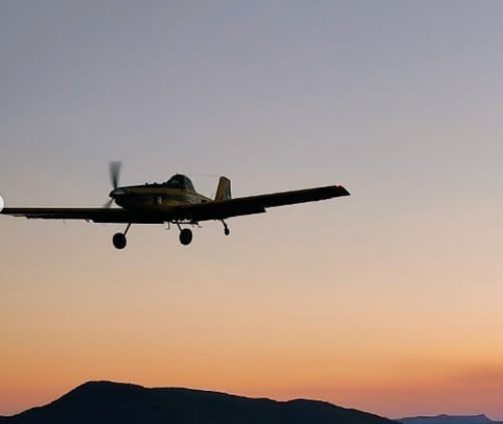  Apenas hoje foi realizado o lançamento aéreo do total de 320 mil litros de água. 
