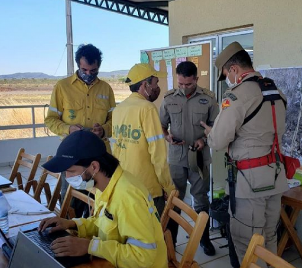 A equipe de combate ao incêndio foi reforçada neste sábado