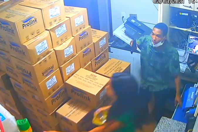 Imagens mostraram o momento de terror vividos por uma das funcionárias - (crédito: Material cedido ao Correio) Imagens mostraram o momento de terror vividos por uma das funcionárias - (crédito: Material cedido ao Correio)