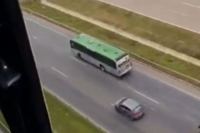 O carro havia sido roubado na asa sul por dois homens -  (crédito: PMDF/Divulgação)