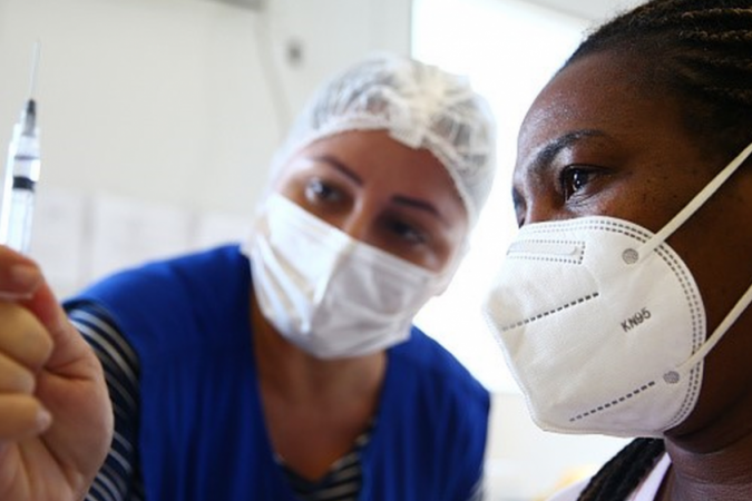Até o momento, cerca de 22 milhões de brasileiros receberam as duas doses de alguma vacina que protege contra a covid-19 - (crédito: Getty Images) Até o momento, cerca de 22 milhões de brasileiros receberam as duas doses de alguma vacina que protege contra a covid-19 - (crédito: Getty Images)