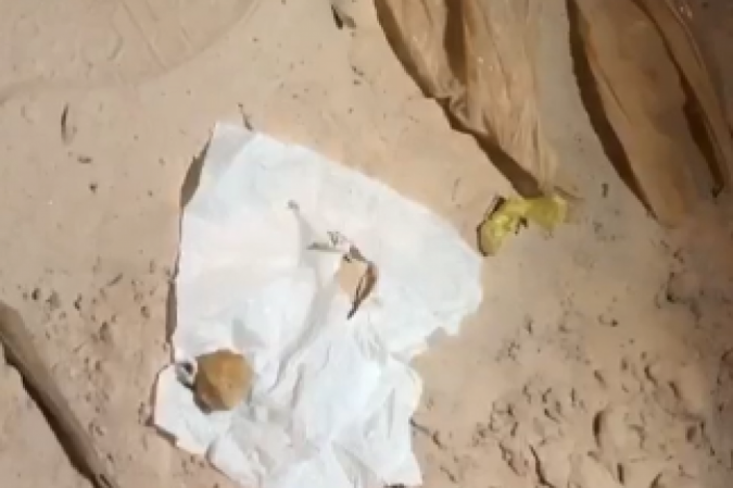 Para fugir da polícia, homem arremessou droga por cima do muro de outra casa -  (crédito: PCDF/Divulgação)