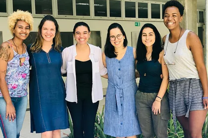 História do projeto Alumna começou há mais de 15 anos, quando as fundadoras se conheceram e deram início à parceria que dura até hoje -  (crédito: Alumna/Reprodução)