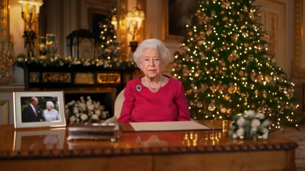 Rainha Elizabeth homenageia príncipe Philip em discurso de Natal