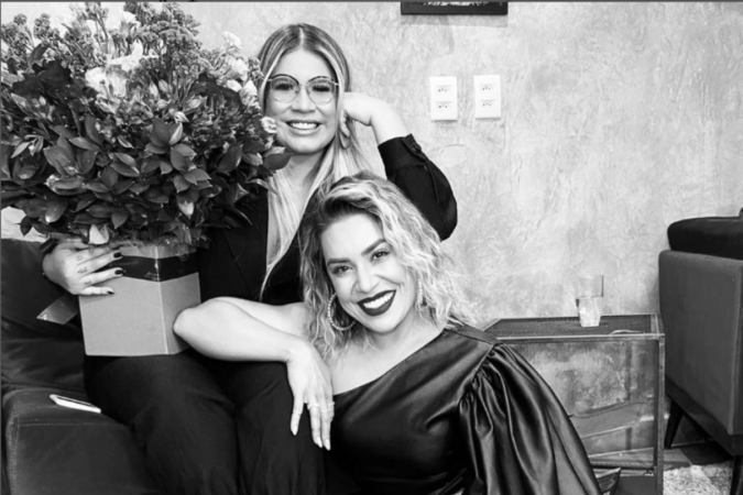 Naiara Azevedo e Marília Mendonça gravaram parceria musical na canção 50 por cento -  (crédito: Reprodução/Instagram )