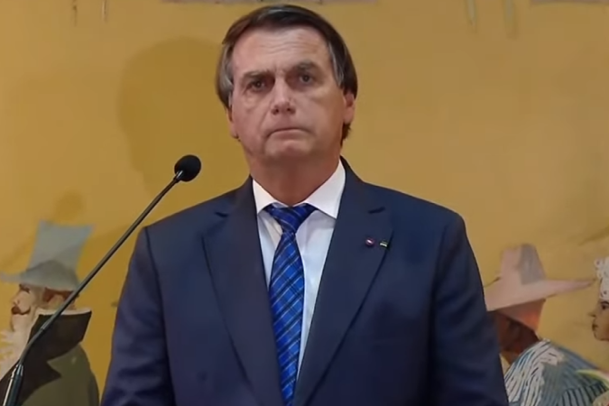 Bolsonaro: PEC autoriza e 'não impõe' redução de tributos sobre combustíveis