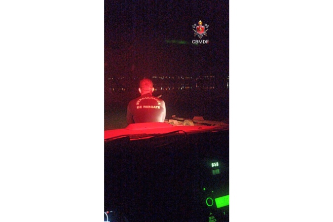 Corpo do jovem foi encontrado pelos bombeiros após cerca de duas horas de buscas na Lagoa Formosa. - (crédito: Divulgação/CBMDF) Corpo do jovem foi encontrado pelos bombeiros após cerca de duas horas de buscas na Lagoa Formosa. - (crédito: Divulgação/CBMDF)