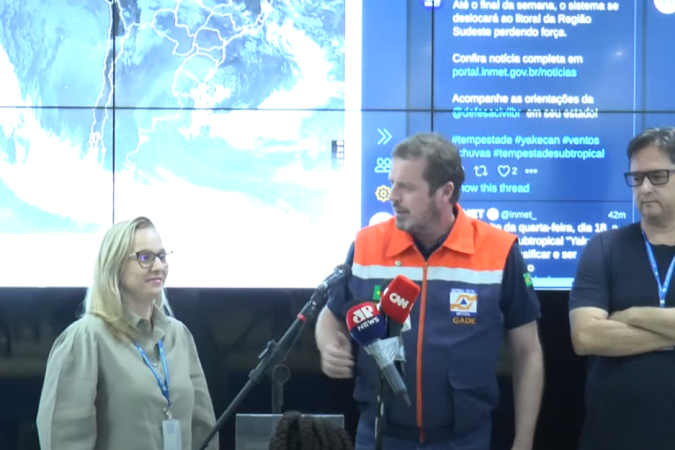 Durante coletiva, ficou o alerta de que o Yakecan pode causar queda de árvores e destelhamentos -  (crédito: MDR/Reprodução Youtube)