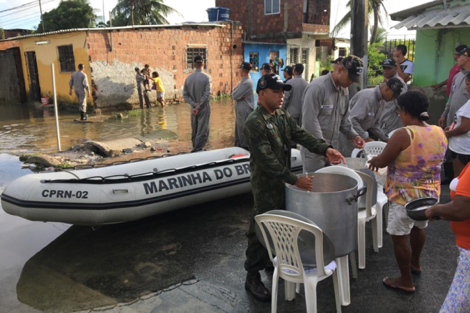 Em nota, a Marinha reforçou sua atuação no estado de Pernambuco, por ordem da presidência da República por meio do Ministério da Defesa -  (crédito: Marinha do Brasil/Secom)