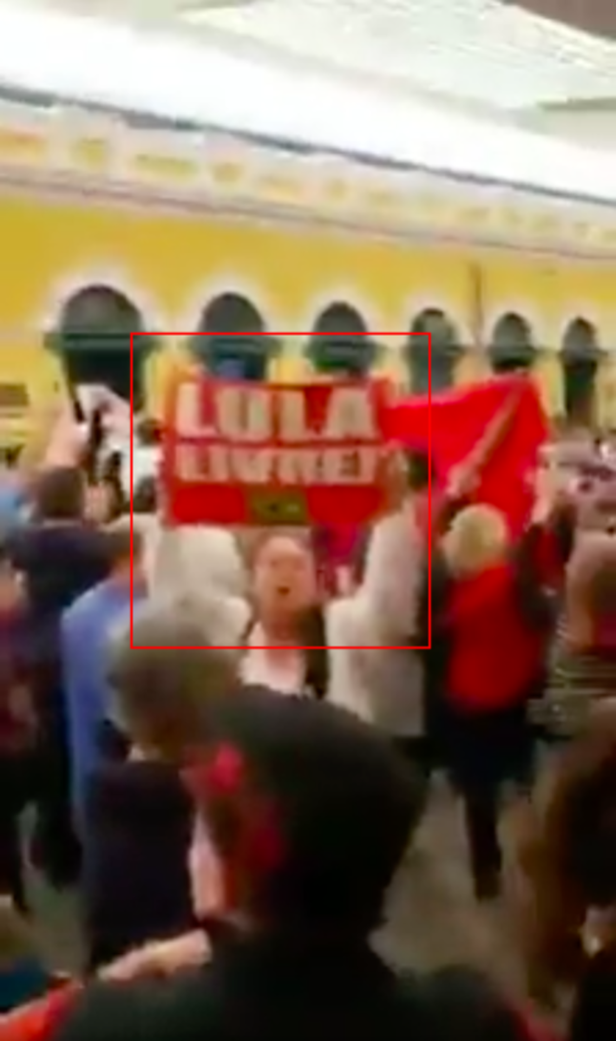 Captura de tela do vídeo encontrado no Twitter, com qualidade de imagem superior à postagem do TikTok