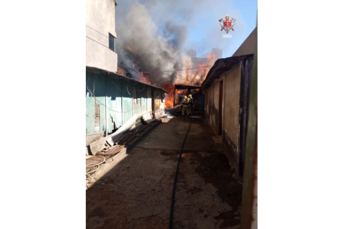 No momento que os bombeiros chegaram, as chamas estavam altas, no entanto já foram controladas - (crédito: Divulgação/CBMDF) No momento que os bombeiros chegaram, as chamas estavam altas, no entanto já foram controladas - (crédito: Divulgação/CBMDF)