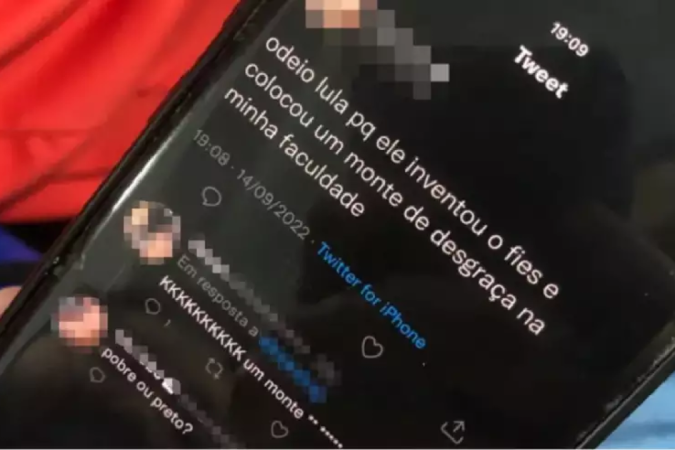 Aluna da UNIFAN, Beatriz Lobo, foi expulsa após postagens racistas no Twitter -  (crédito: Reprodução/Twitter)