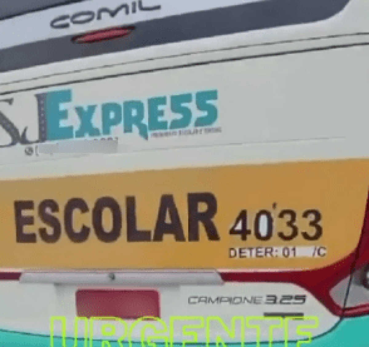 ônibus com adesivo escolar 