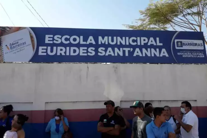 Os militares informaram que com o jovem foram encontrados um revólver calibre 38, duas armas brancas e aparentemente uma bomba caseira - (crédito: Diêgo Oliveira Duarte/Arquivo Pessoal) Os militares informaram que com o jovem foram encontrados um revólver calibre 38, duas armas brancas e aparentemente uma bomba caseira - (crédito: Diêgo Oliveira Duarte/Arquivo Pessoal)