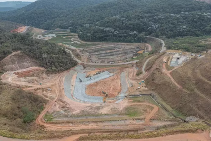Barragem Ipoema, na Mina do Meio, em Itabira (MG), teve sedimentos do reservatório completamente retirados
