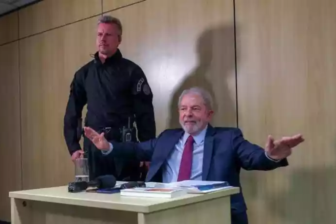 Jorge Chastalo Filho, ex-carcereiro da Polícia Federal em Curitiba, acompanhou Lula enquanto o ex-presidente esteve preso pelos crimes ligados à Operação Lava Jato - (crédito: Ricardo Stuckert) Jorge Chastalo Filho, ex-carcereiro da Polícia Federal em Curitiba, acompanhou Lula enquanto o ex-presidente esteve preso pelos crimes ligados à Operação Lava Jato - (crédito: Ricardo Stuckert)