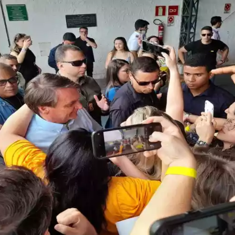 Graphogame, aplicativo do MEC citado por Bolsonaro em debate, ensina letras  com tiro de canhão - Estadão