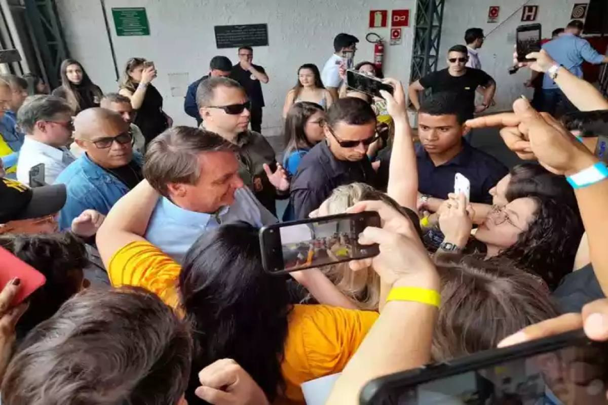 Graphogame, aplicativo do MEC citado por Bolsonaro em debate, ensina letras  com tiro de canhão - Estadão