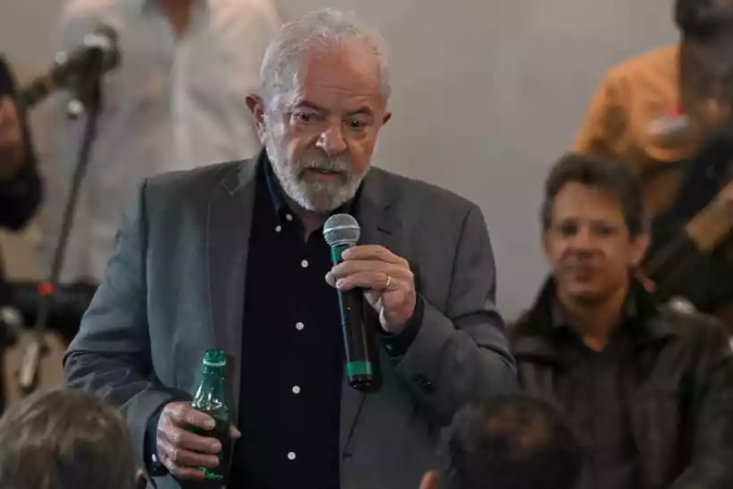 Lula (foto) conversou com lideranças cristãs nesta quarta-feira (19) e divulgou texto com compromissos - (crédito: Nelson Almeida/AFP - 19/10/22) Lula (foto) conversou com lideranças cristãs nesta quarta-feira (19) e divulgou texto com compromissos - (crédito: Nelson Almeida/AFP - 19/10/22)