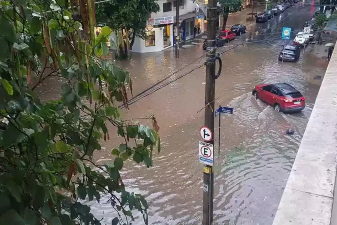 Região da Savassi alagada
