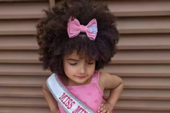 Duda virou símbolo de representatividade depois de ser coroada Baby Miss Brasil Kids 2023, no último Dia das Crianças. - (crédito: Reprodução/Redes sociais) Duda virou símbolo de representatividade depois de ser coroada Baby Miss Brasil Kids 2023, no último Dia das Crianças. - (crédito: Reprodução/Redes sociais)