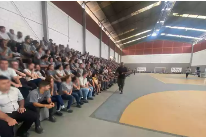 O evento foi realizado na quadra da empresa no dia 19 de outubro - (crédito: Reprodução WhatsApp/Enviado por Anthony Rabelo) O evento foi realizado na quadra da empresa no dia 19 de outubro - (crédito: Reprodução WhatsApp/Enviado por Anthony Rabelo)
