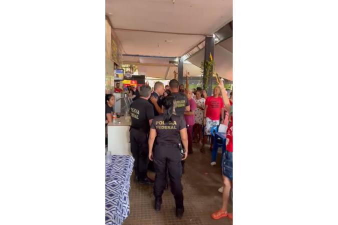 Os policiais foram ao local acompanhados de um oficial de Justiça - (crédito: Material cedido ao Correio) Os policiais foram ao local acompanhados de um oficial de Justiça - (crédito: Material cedido ao Correio)