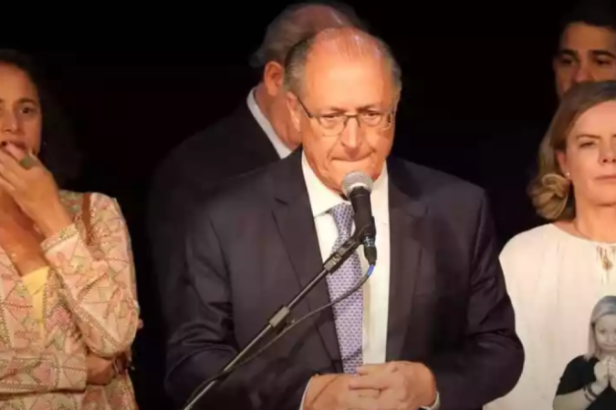 Alckmin deu entrevista coletiva no comitê de transição montado em Brasília - (crédito: Reprodução/ YouTube) Alckmin deu entrevista coletiva no comitê de transição montado em Brasília - (crédito: Reprodução/ YouTube)