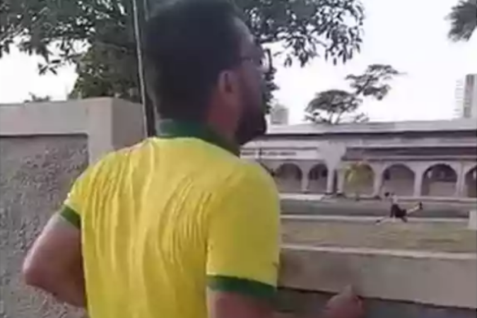 Os manifestantes declararam não aceitar o resultado das urnas %u2014 que registraram o desejo da maioria dos brasileiros - (crédito: Redes Sociais/Reprodução) Os manifestantes declararam não aceitar o resultado das urnas %u2014 que registraram o desejo da maioria dos brasileiros - (crédito: Redes Sociais/Reprodução)