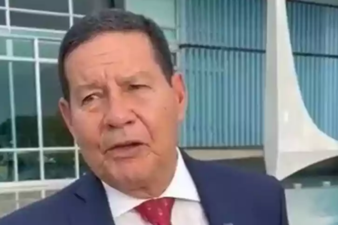 Mourão sobre protestos em frente ao Exército: 'Política não pode entrar'