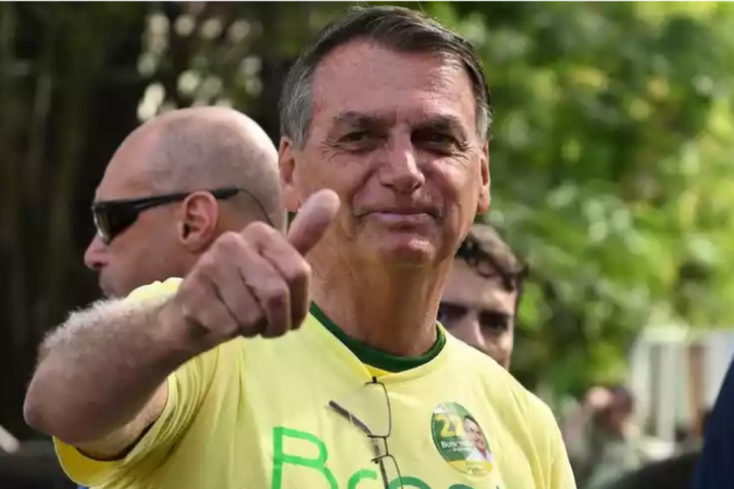 Em fim de mandato, Bolsonaro renova concessão da Globo, Band e Record