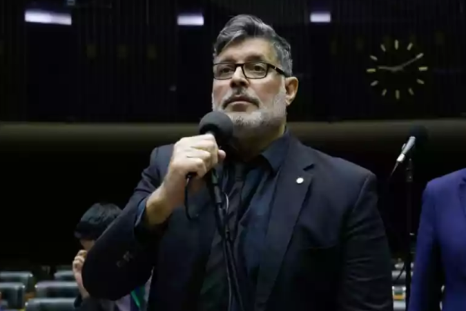 Frota zombou sobre flagra de Eduardo no Catar - (crédito: CAMARA DOS DEPUTADOS/REPRODUÇÃO) Frota zombou sobre flagra de Eduardo no Catar - (crédito: CAMARA DOS DEPUTADOS/REPRODUÇÃO)