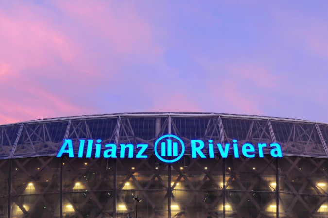 O vídeo, publicado em um site pornográfico, mostra uma mulher vestida como 