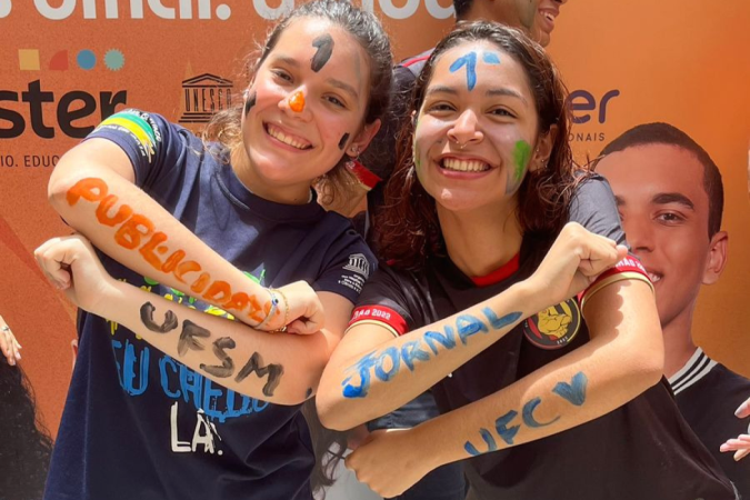 Ana Alice, à direita, decidiu seguir no curso de jornalismo -  (crédito: Arquivo pessoal)