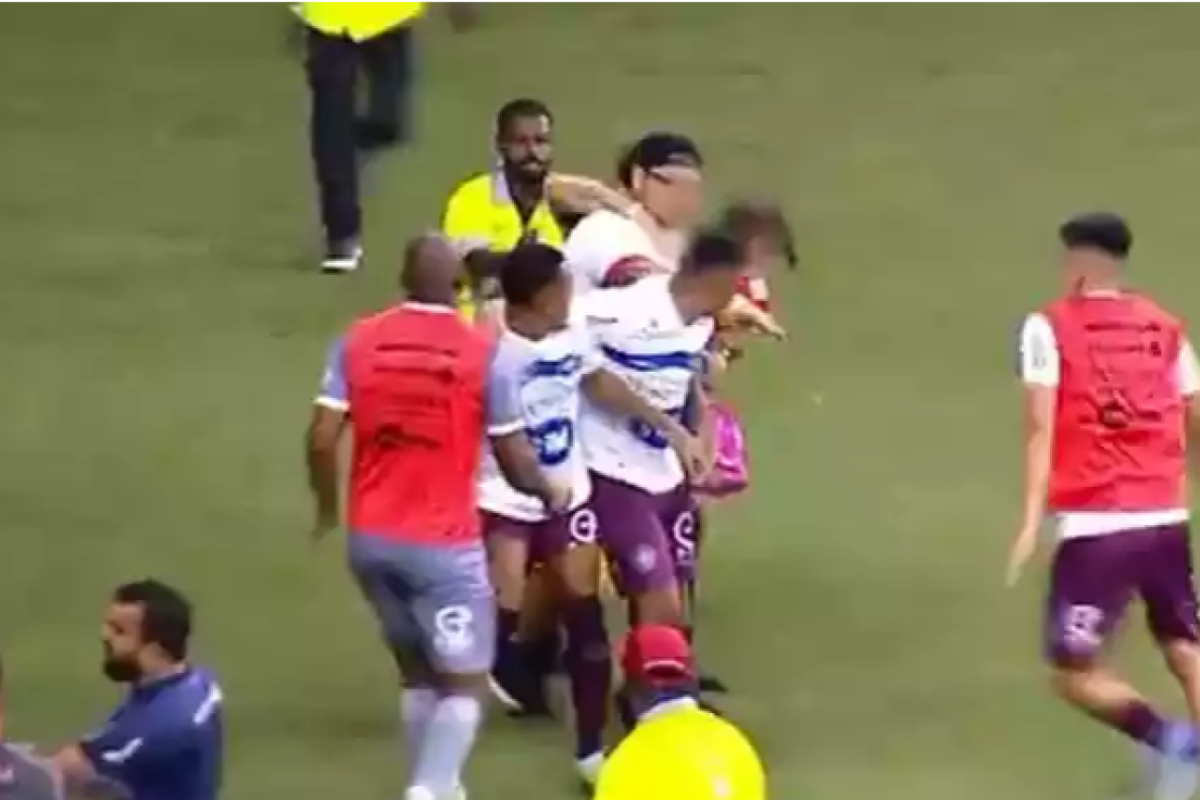 Polícia instaura inquéritos contra torcedor que invadiu gramado do  Beira-Rio com criança de colo - Esportes - R7 Futebol