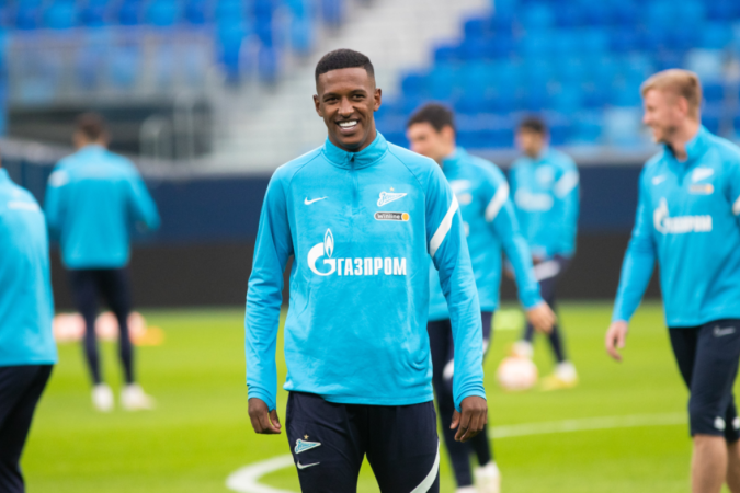 Zagueiro brasiliense Robert Renan estreou na Europa na atual temporada