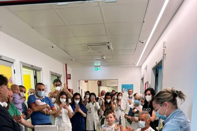 Papa Francisco visita o Serviço de Oncologia Pediátrica e Neurocirurgia Infantil do hospital