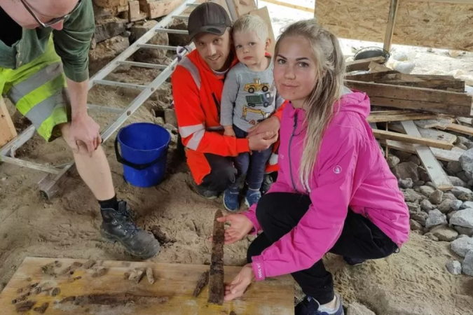 Fam?lia encontra t?mulo viking com mais de mil anos no jardim de casa -  (crédito: Joakim Wintervoll)