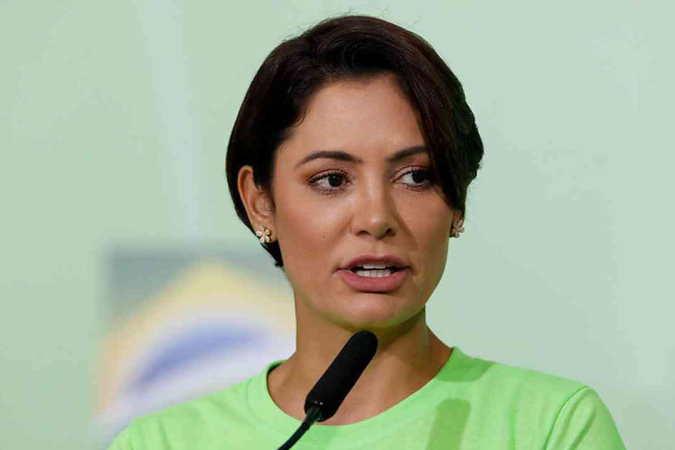 Michelle ainda não se pronunciou oficialmente sobre o caso, mas na sexta-feira causou confusão em um restaurante em Brasília ao ser questionada por outras mulheres - (crédito: Isac Nóbrega/PR) Michelle ainda não se pronunciou oficialmente sobre o caso, mas na sexta-feira causou confusão em um restaurante em Brasília ao ser questionada por outras mulheres - (crédito: Isac Nóbrega/PR)