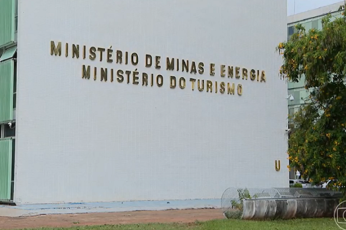 A medida, oficializada na última sexta-feira pelo Ministério de Minas e Energia (MME), prevê a contratação de potência elétrica a partir de usinas movidas a gás natural, carvão mineral e óleo diesel -  (crédito: reprodução tv globo)