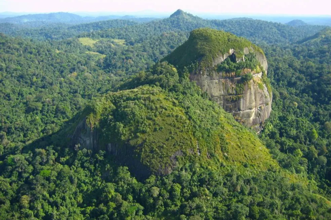 Vista aérea do Parque Nacional Montanhas do Tumucumaque, no Pará, local que o helicóptero partiu
- (crédito: Reprodução facebook) Vista aérea do Parque Nacional Montanhas do Tumucumaque, no Pará, local que o helicóptero partiu
- (crédito: Reprodução facebook)