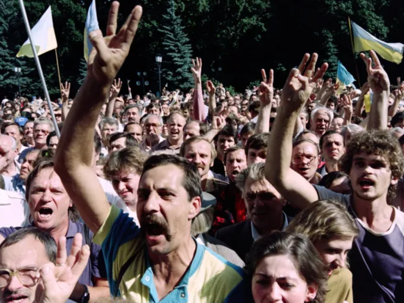 Ucranianos foram às ruas, em 24 de agosto de 1991, em protesto pela independência do país da Rússia