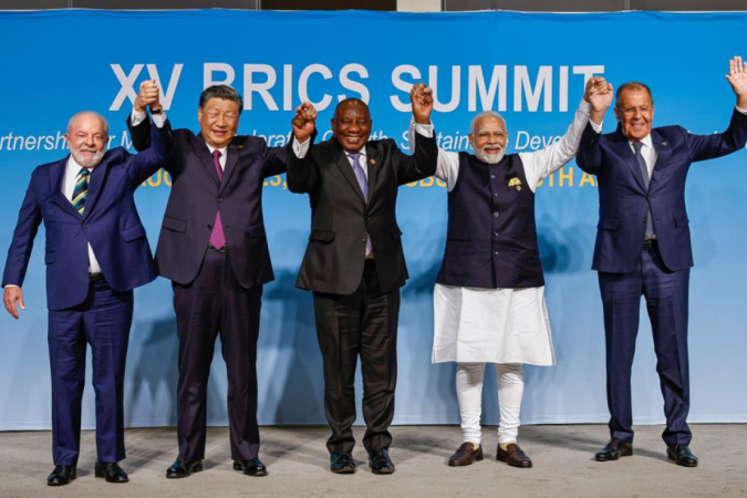 Líderes dos atuais membros do Brics reunidos na África do Sul: Lula, Xi Jinping (China), Cyril Ramaphosa (África do Sul), Narendra Modi (Índia) e Sergey Lavrov (ministro de relações exteriores da Rússia) - (crédito: Ricardo Stuckert/Presidência) Líderes dos atuais membros do Brics reunidos na África do Sul: Lula, Xi Jinping (China), Cyril Ramaphosa (África do Sul), Narendra Modi (Índia) e Sergey Lavrov (ministro de relações exteriores da Rússia) - (crédito: Ricardo Stuckert/Presidência)