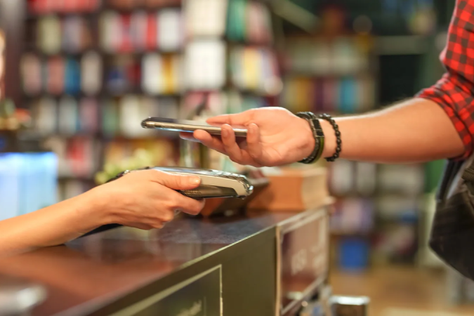 Pequenos vídeos no TikTok, como este que mostra produtos de limpeza, podem ser eficazes para impulsionar as compras - (crédito: BBC) Pequenos vídeos no TikTok, como este que mostra produtos de limpeza, podem ser eficazes para impulsionar as compras - (crédito: BBC)