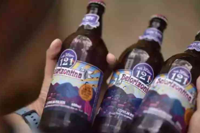 Dez pessoas morreram intoxicadas ao consumirem a cerveja Belorizontina - (crédito: Douglas Magno/AFP) Dez pessoas morreram intoxicadas ao consumirem a cerveja Belorizontina - (crédito: Douglas Magno/AFP)
