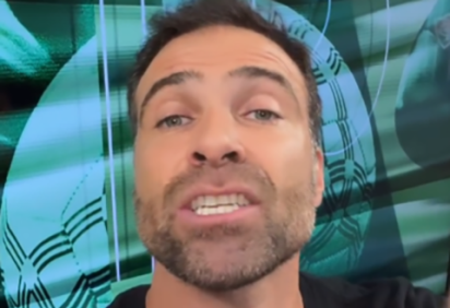 O jornalista Tiago Asmar, que faz sucesso como o Pilhado, comemorou o anúncio do fim do programa The Voice.  E lançou farpas sobre a jornalista e apresentadora Fátima Bernardes.  -  (crédito: Reprodução Instagram)
